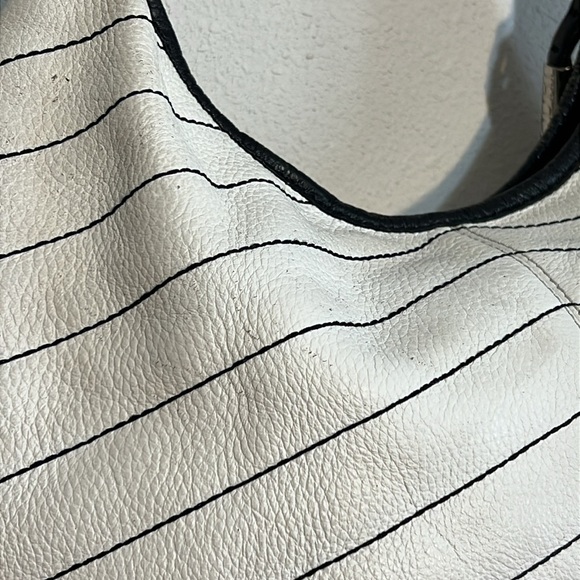 Bodhi Hobo Leather Slouchy White/ Black Shoulder Handbag - Picture 8 of 17